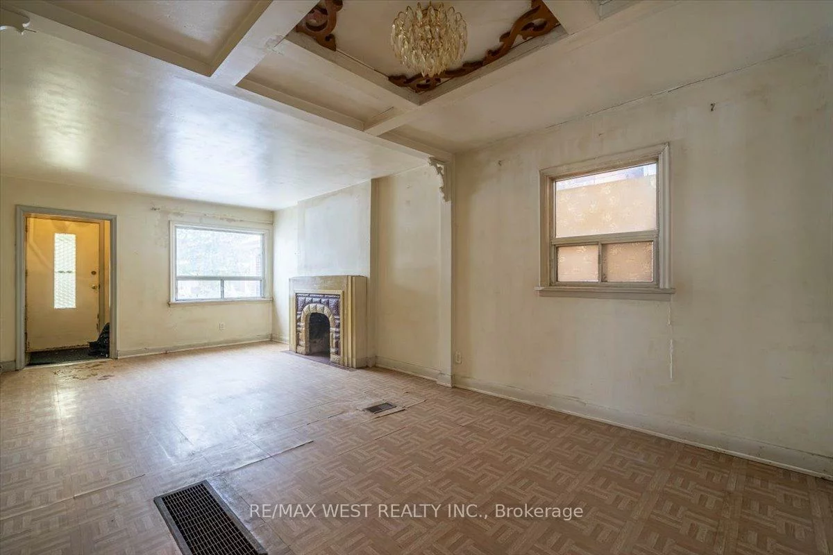 44, Seventeenth, New Toronto, Toronto