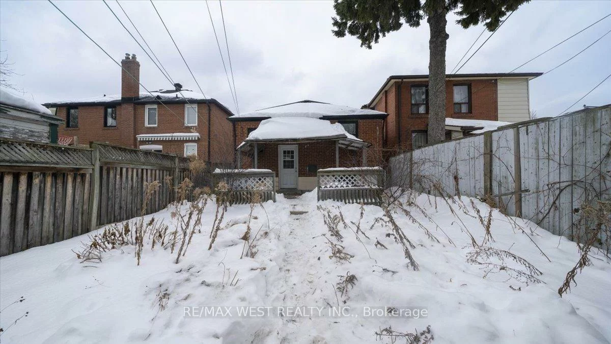 44, Seventeenth, New Toronto, Toronto