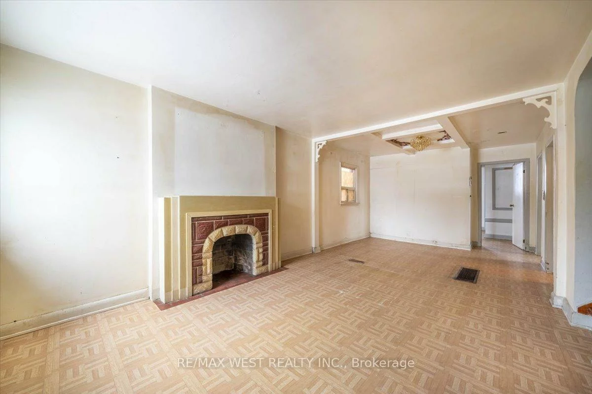 44, Seventeenth, New Toronto, Toronto