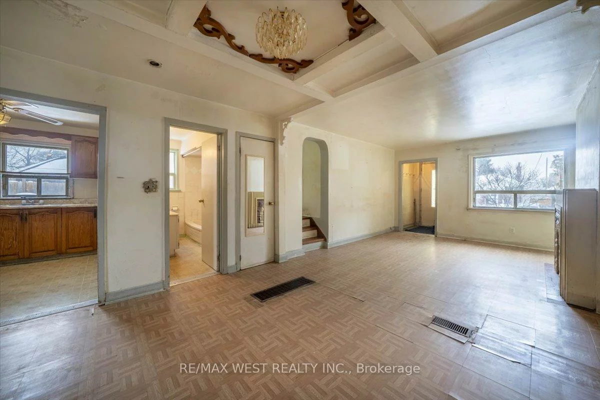 44, Seventeenth, New Toronto, Toronto