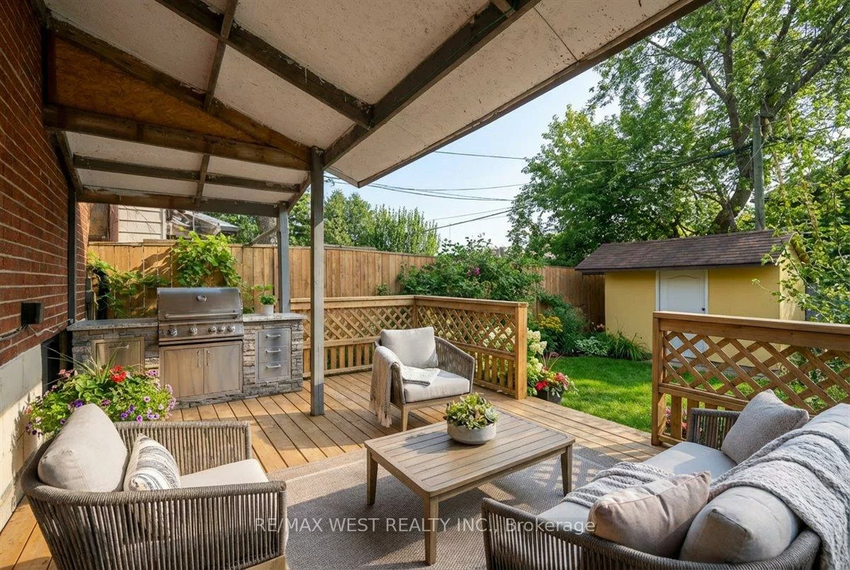 44, Seventeenth, New Toronto, Toronto