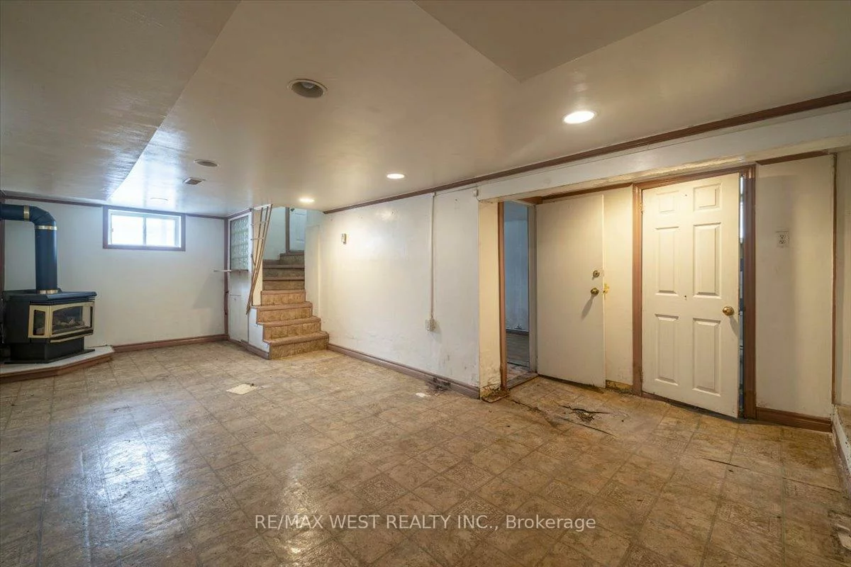 44, Seventeenth, New Toronto, Toronto