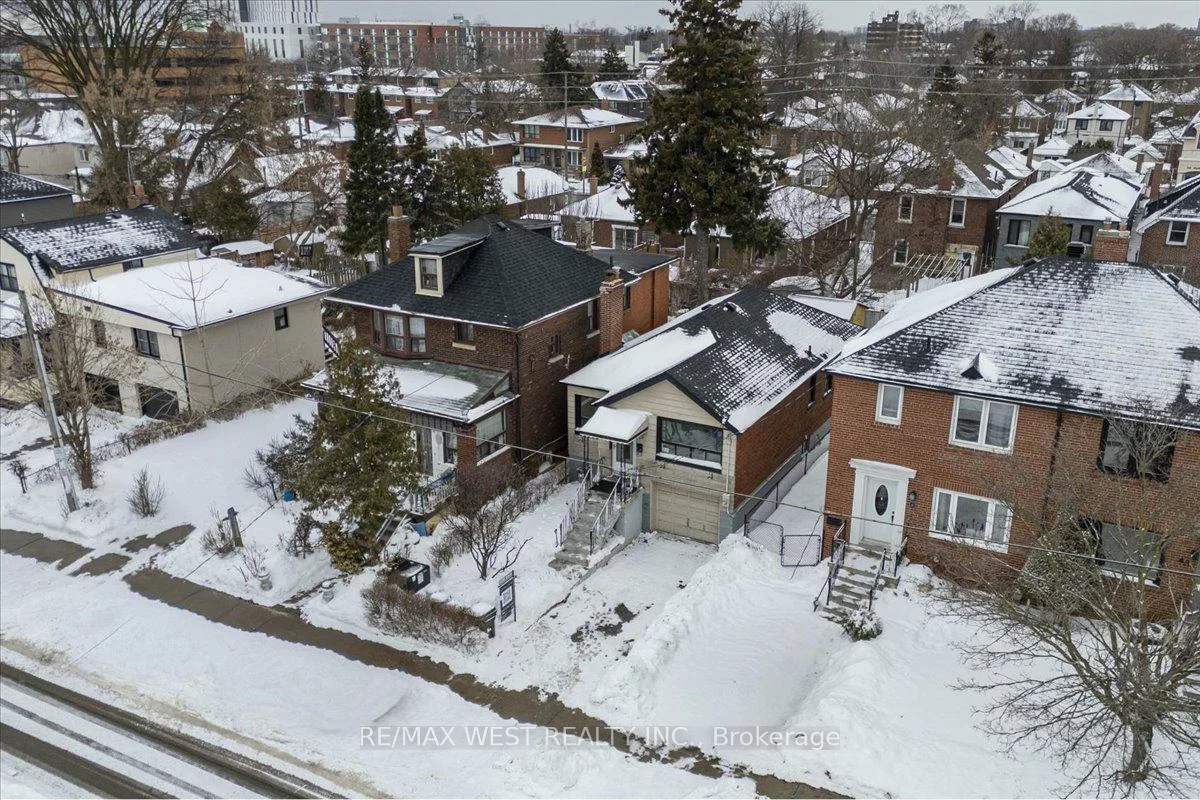 44, Seventeenth, New Toronto, Toronto