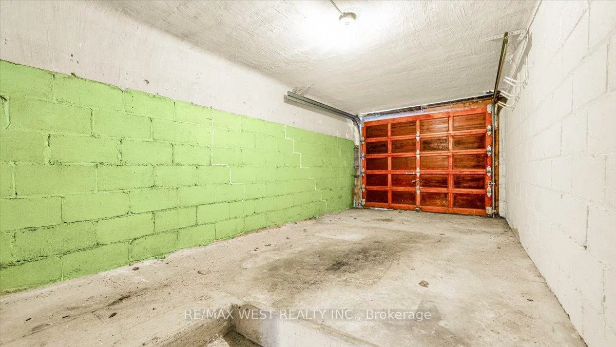 44, Seventeenth, New Toronto, Toronto