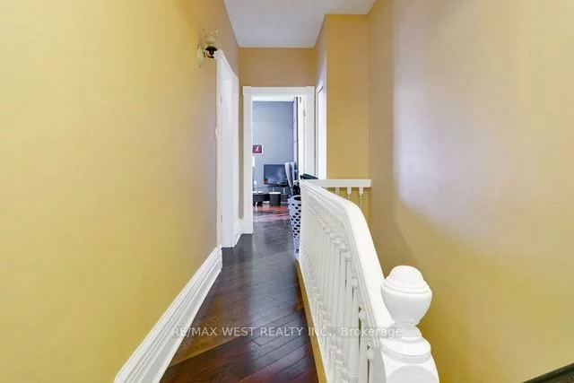 524, Gladstone, Dovercourt-Wallace Emerson-Junction, Toronto