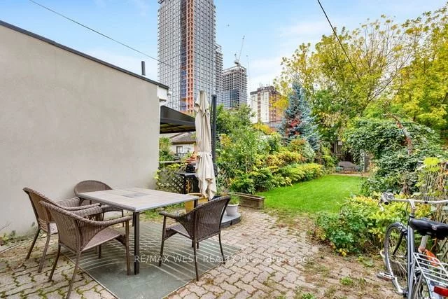 524, Gladstone, Dovercourt-Wallace Emerson-Junction, Toronto