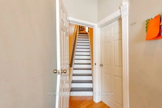 524, Gladstone, Dovercourt-Wallace Emerson-Junction, Toronto