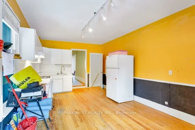 524, Gladstone, Dovercourt-Wallace Emerson-Junction, Toronto