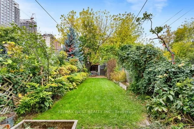 524, Gladstone, Dovercourt-Wallace Emerson-Junction, Toronto