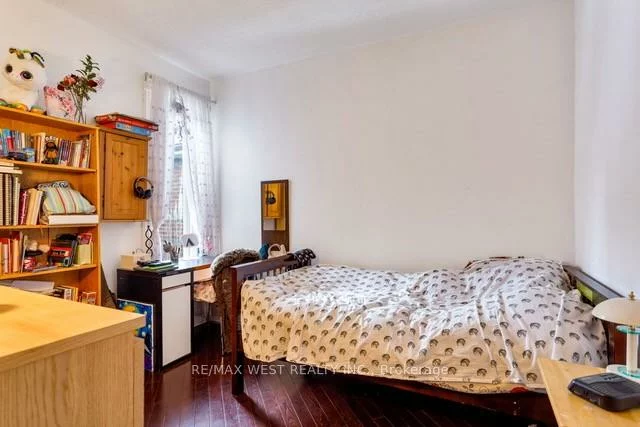 524, Gladstone, Dovercourt-Wallace Emerson-Junction, Toronto