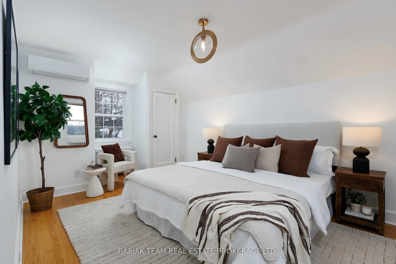 19, Halford, Lambton Baby Point, Toronto