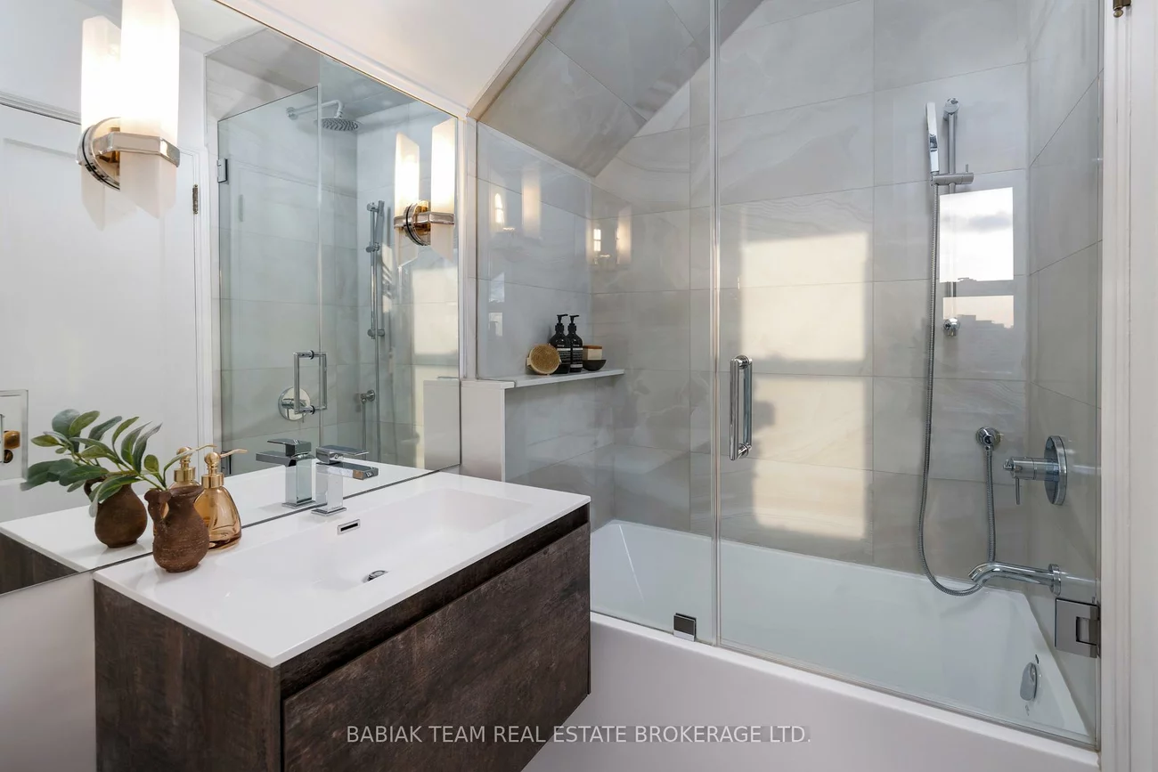 19, Halford, Lambton Baby Point, Toronto