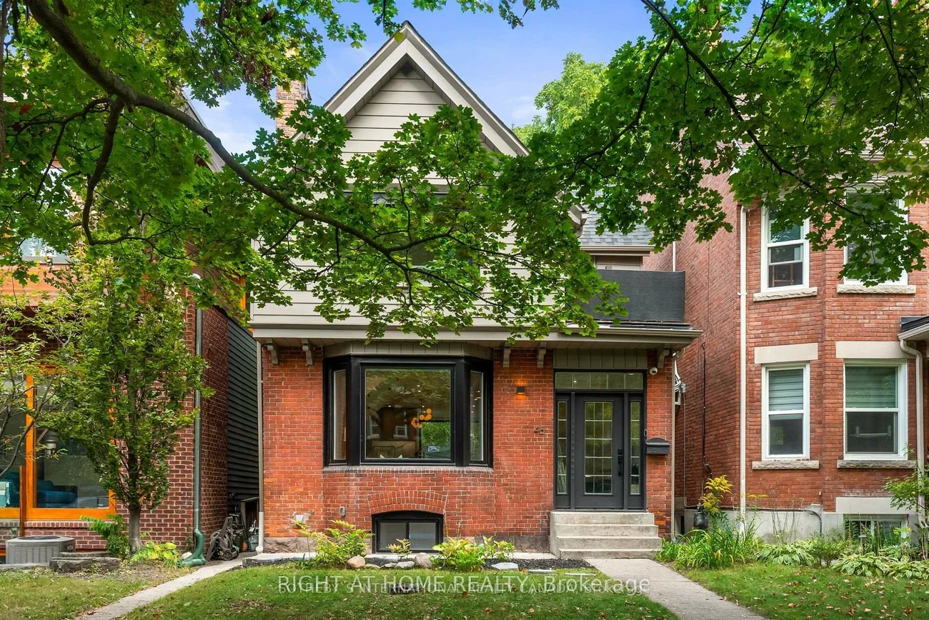 46, Hewitt, High Park-Swansea, Toronto