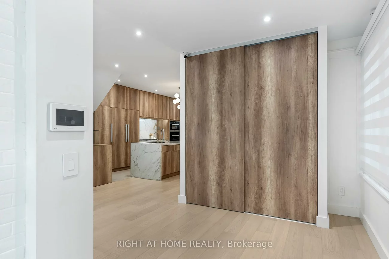 46, Hewitt, High Park-Swansea, Toronto