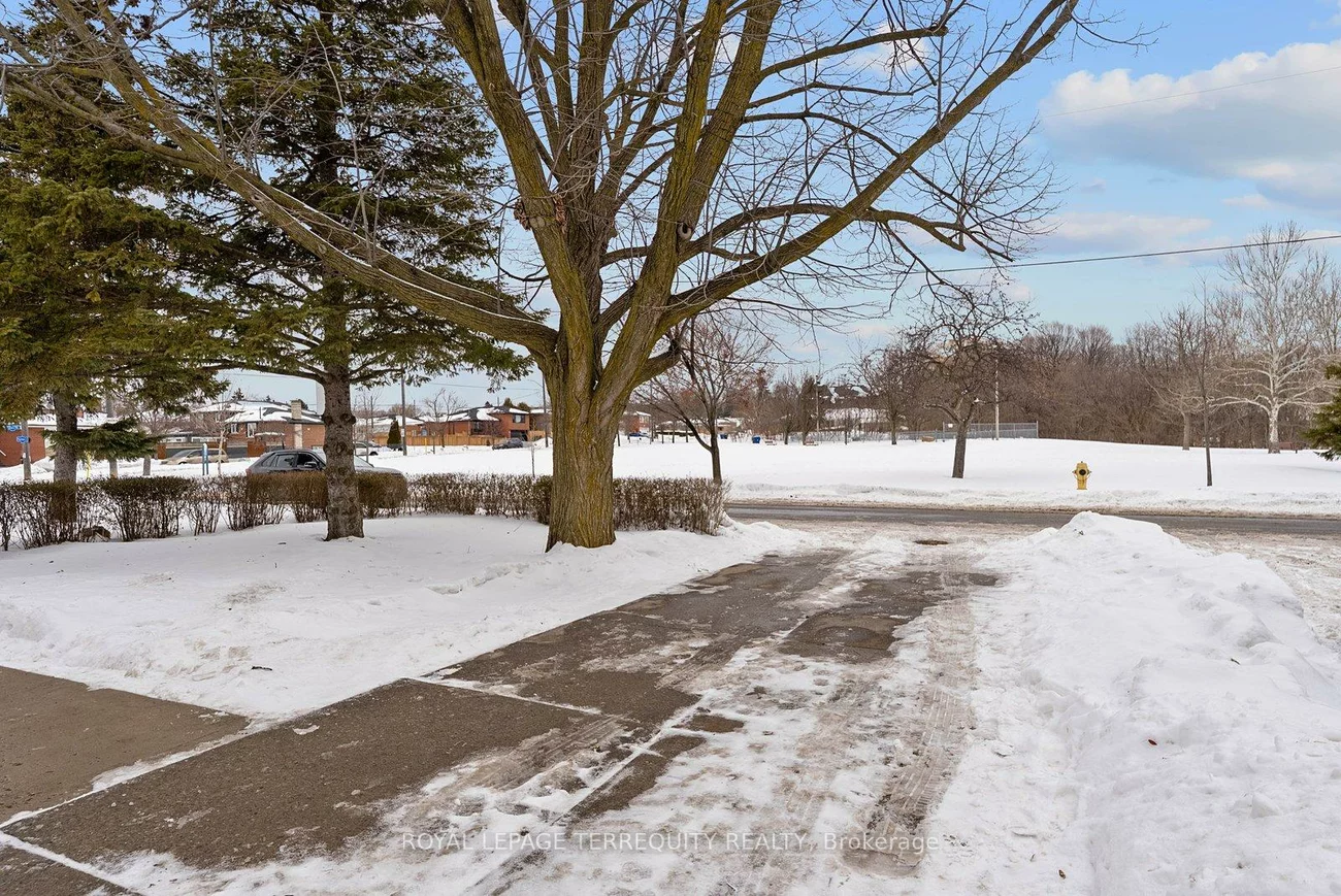 6, Peacham, Downsview-Roding-CFB, Toronto