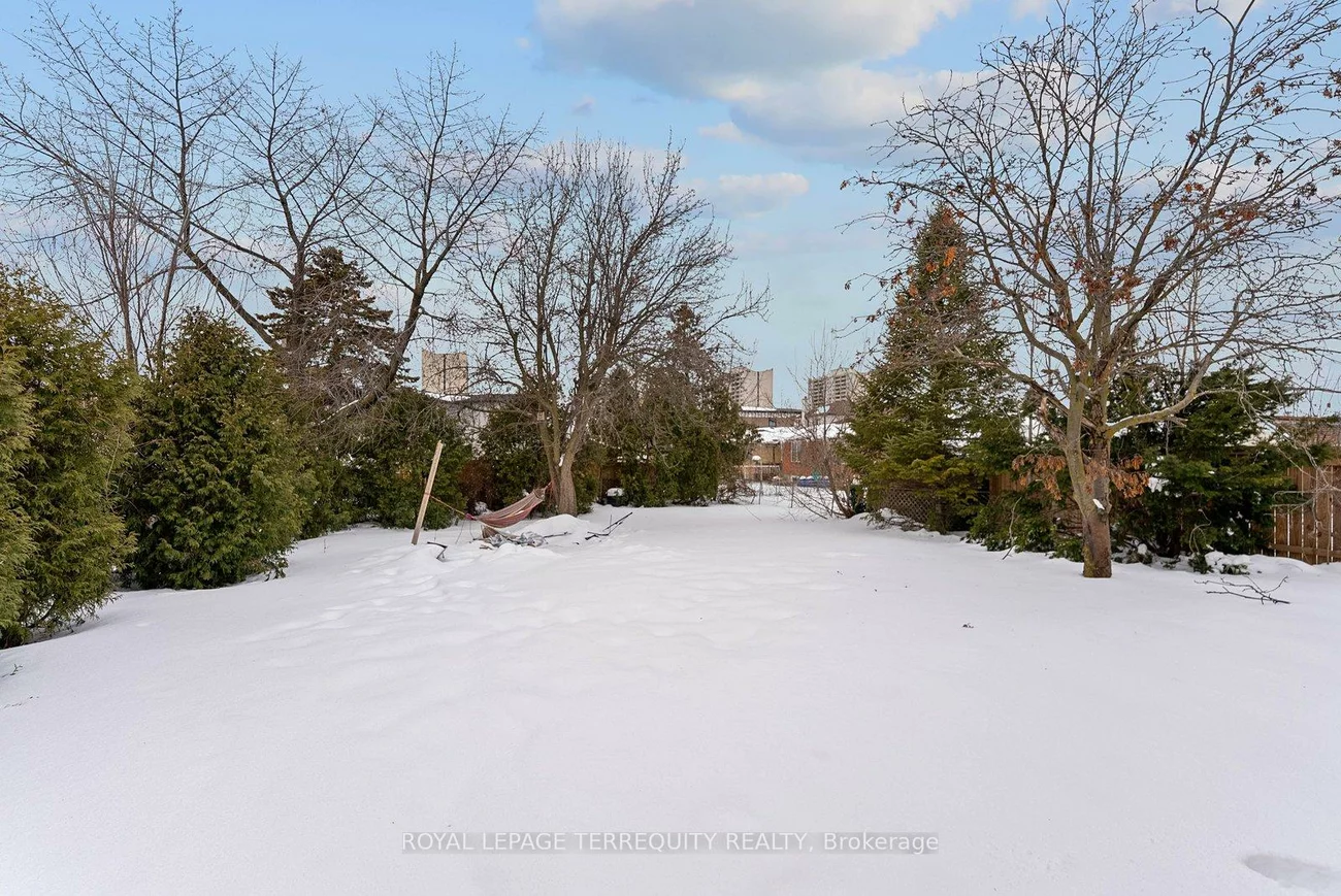 6, Peacham, Downsview-Roding-CFB, Toronto