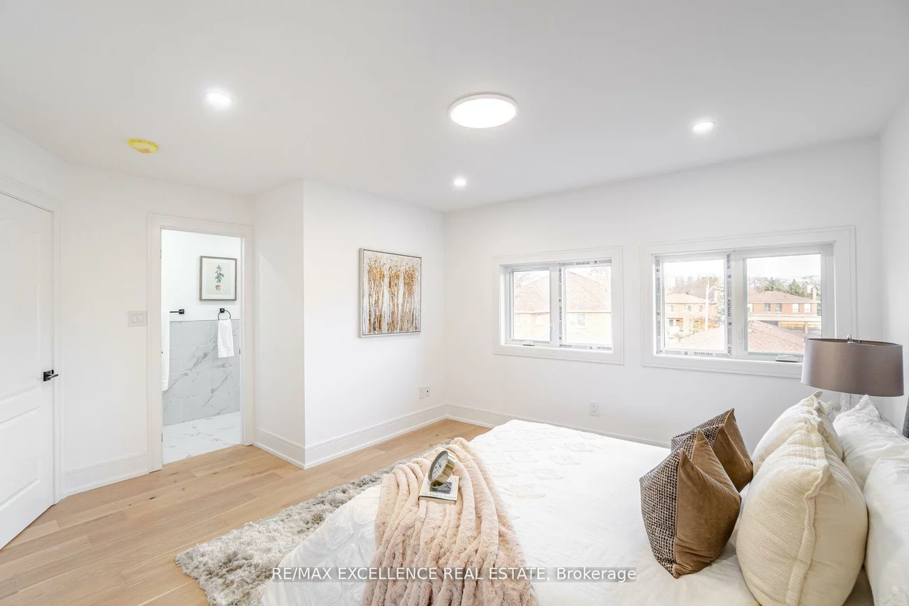 55, Renfield, Brookhaven-Amesbury, Toronto