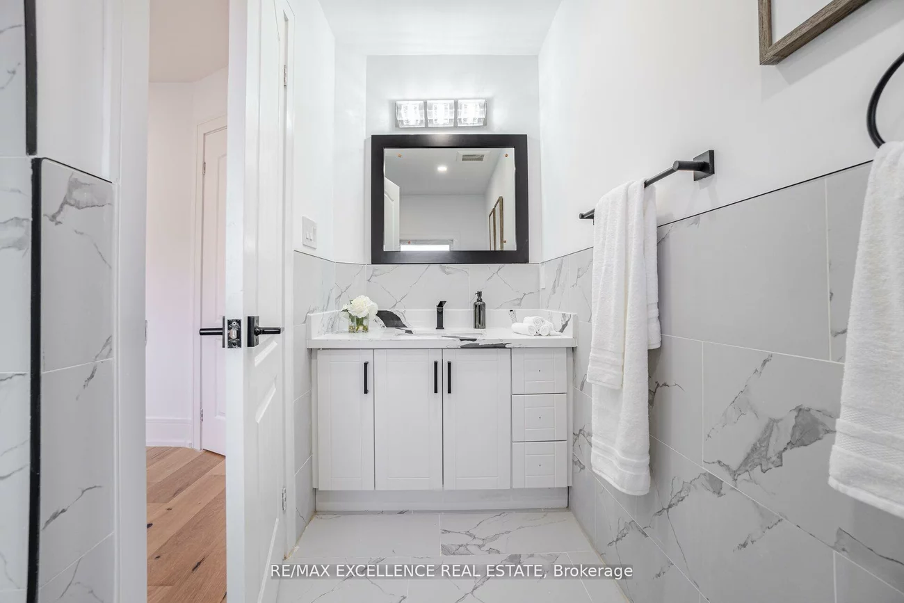 55, Renfield, Brookhaven-Amesbury, Toronto