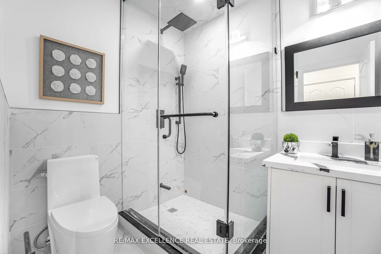 55, Renfield, Brookhaven-Amesbury, Toronto