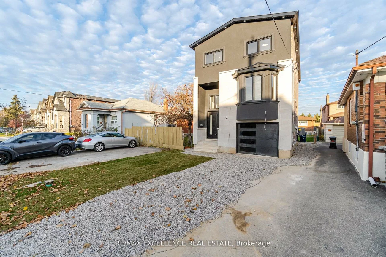 55, Renfield, Brookhaven-Amesbury, Toronto