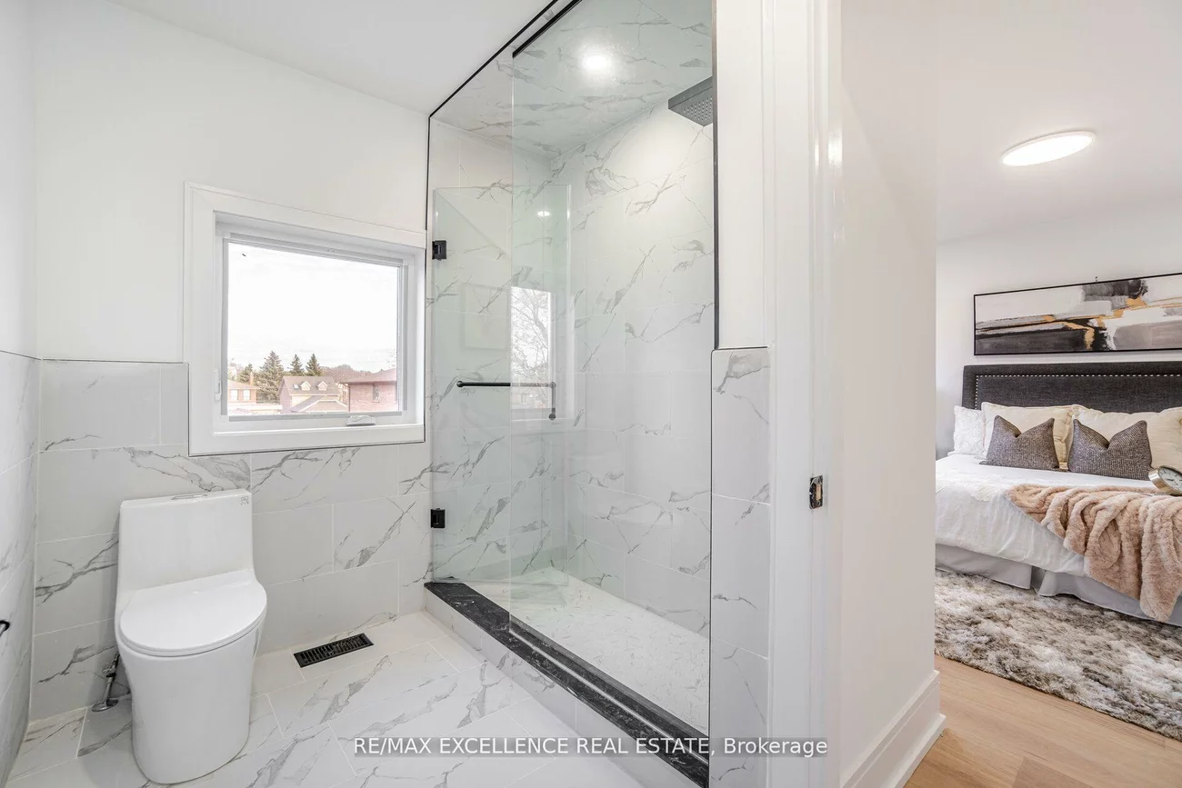 55, Renfield, Brookhaven-Amesbury, Toronto