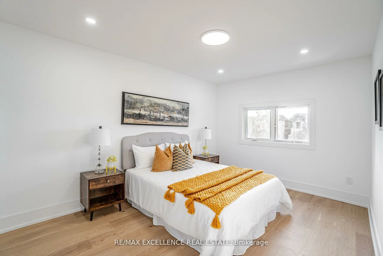 55, Renfield, Brookhaven-Amesbury, Toronto