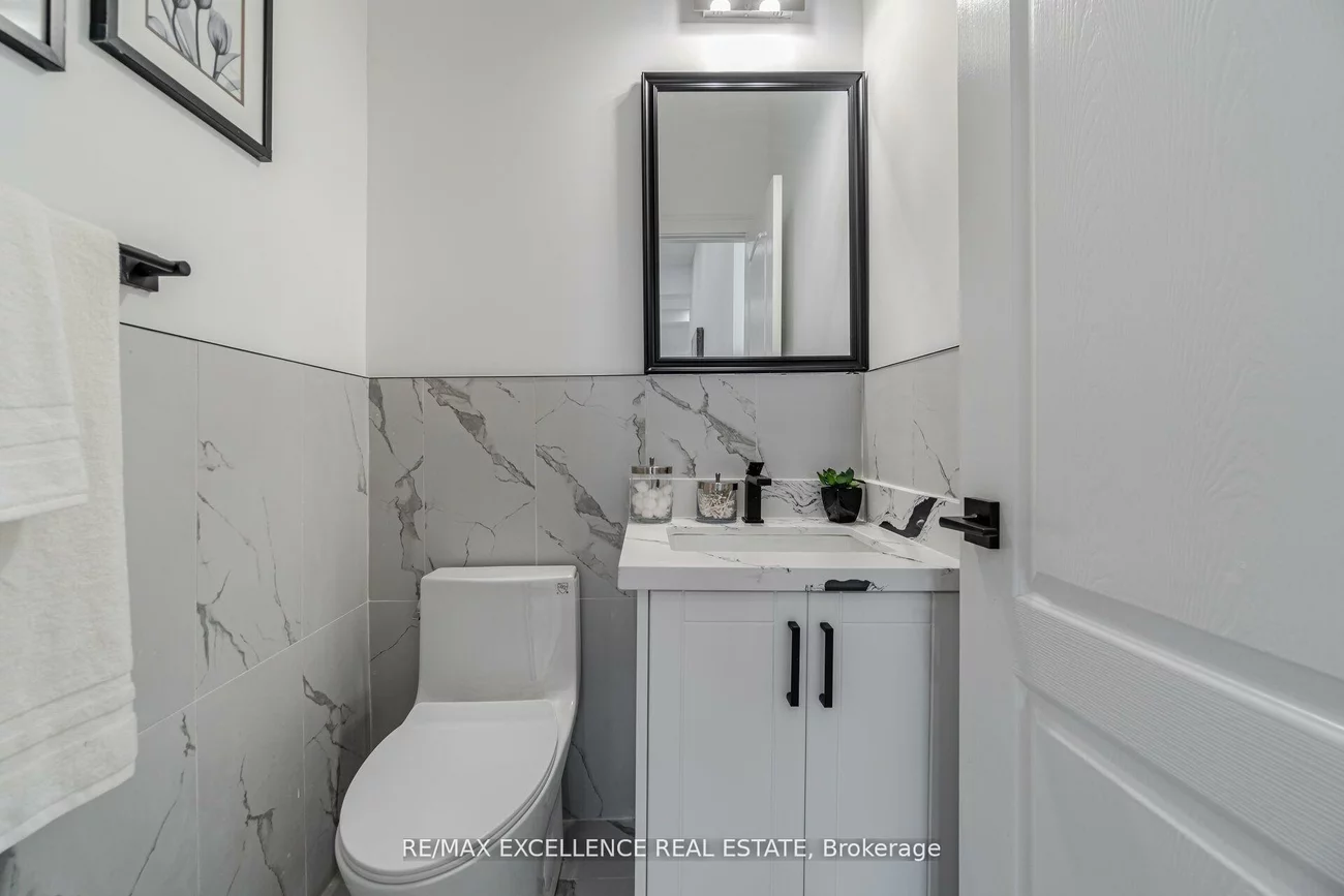 55, Renfield, Brookhaven-Amesbury, Toronto