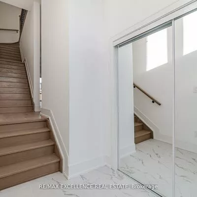 55, Renfield, Brookhaven-Amesbury, Toronto