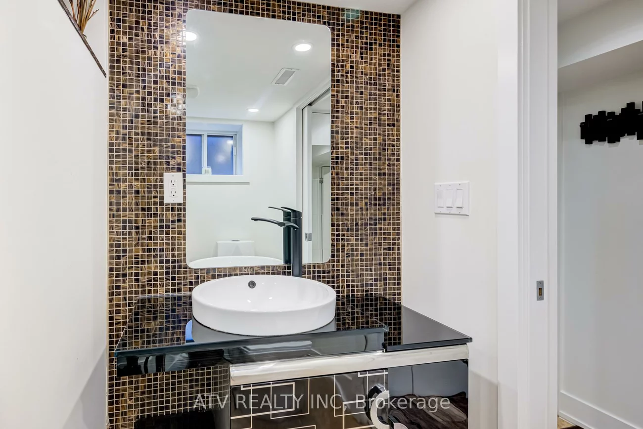 19, Albani, Mimico, Toronto