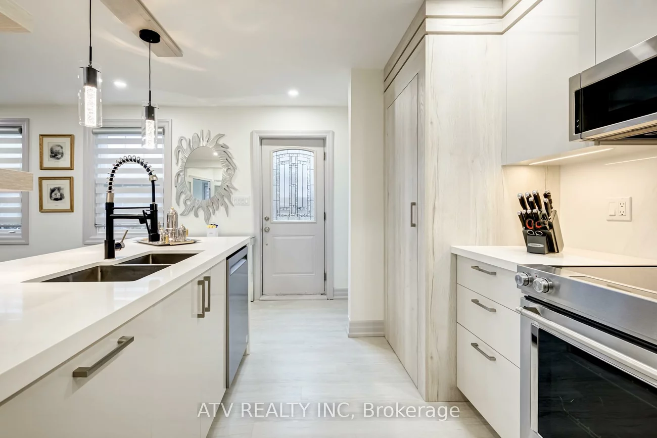 19, Albani, Mimico, Toronto