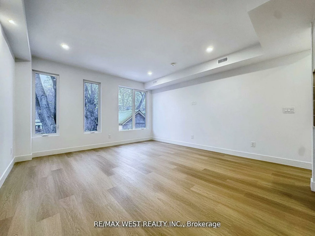 49, Morningside, High Park-Swansea, Toronto