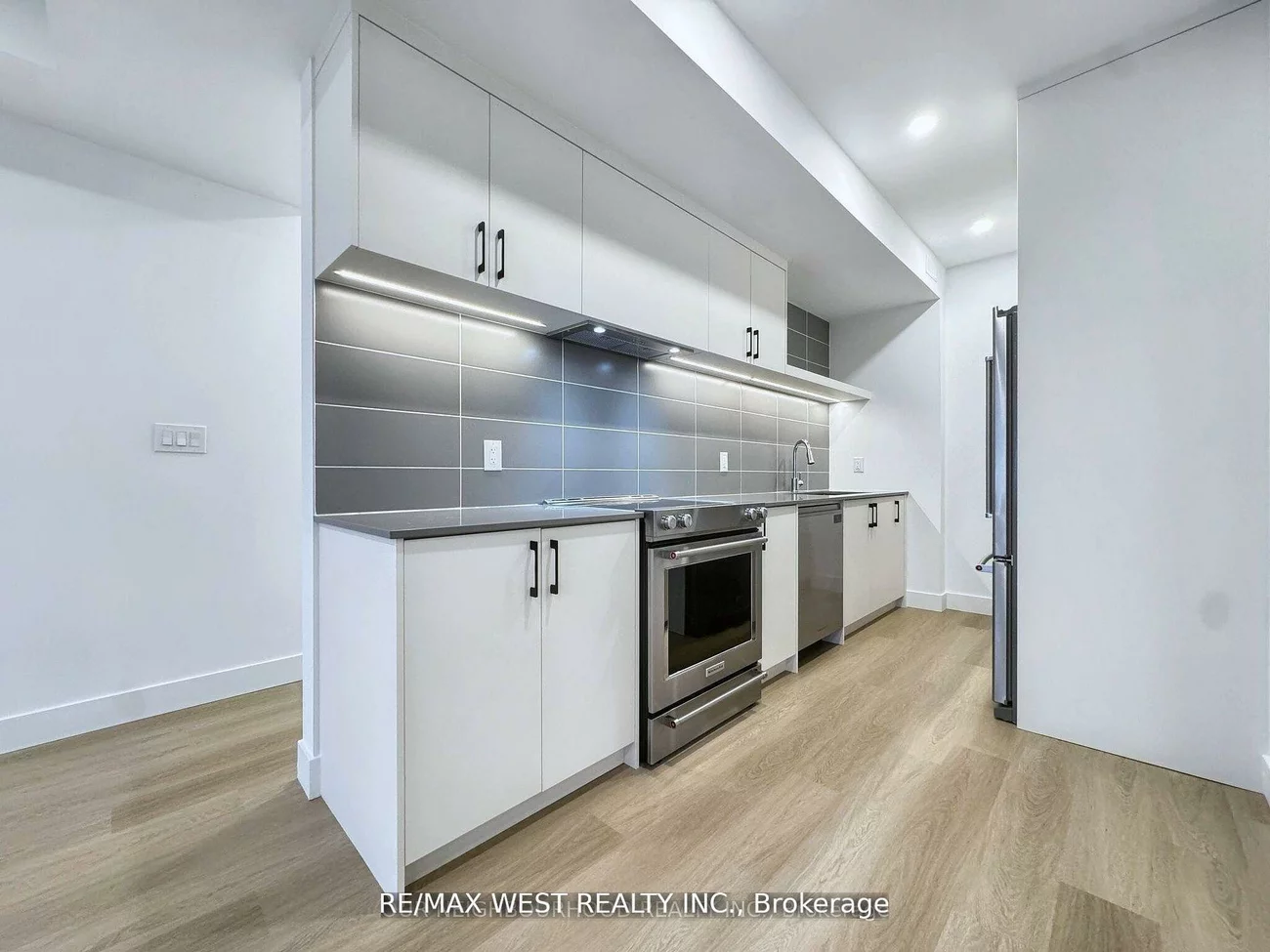 49, Morningside, High Park-Swansea, Toronto