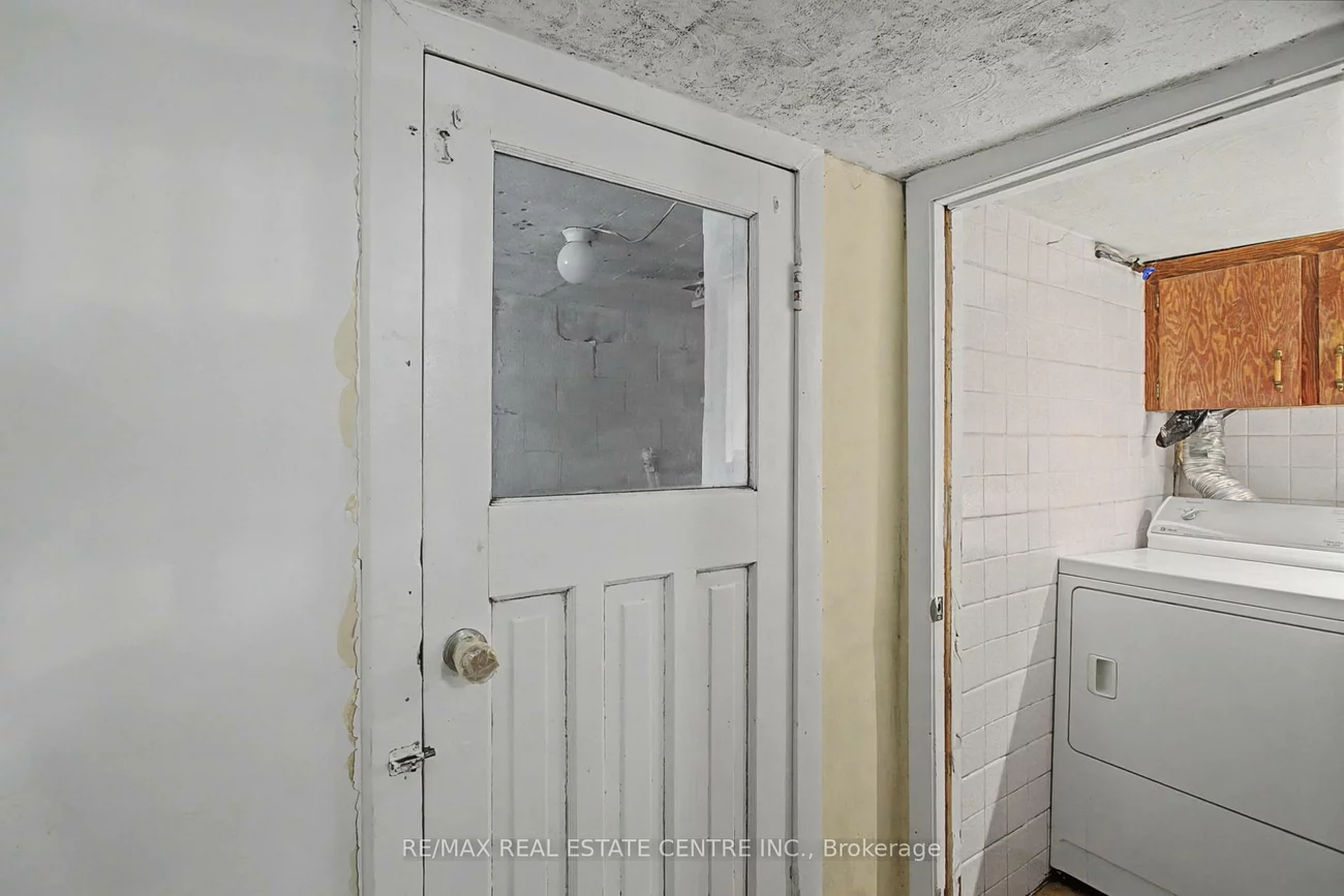 224, Livingstone, Briar Hill-Belgravia, Toronto