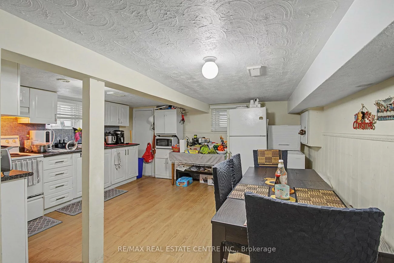 224, Livingstone, Briar Hill-Belgravia, Toronto