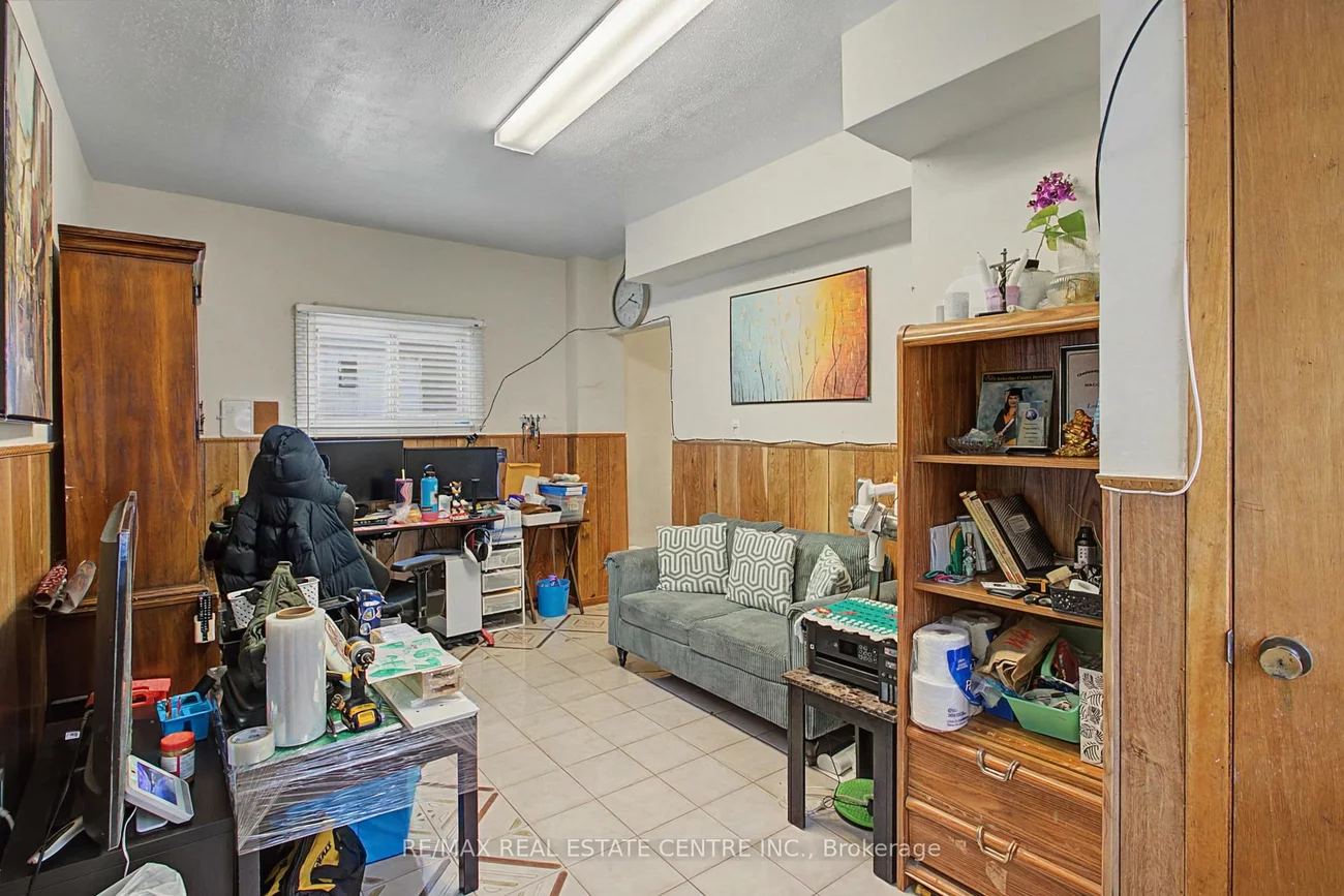 224, Livingstone, Briar Hill-Belgravia, Toronto