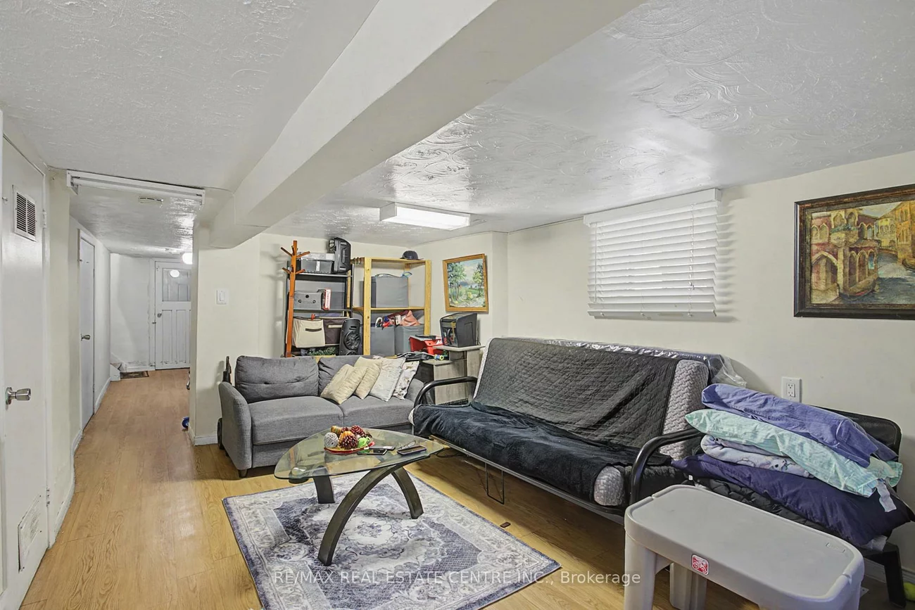 224, Livingstone, Briar Hill-Belgravia, Toronto