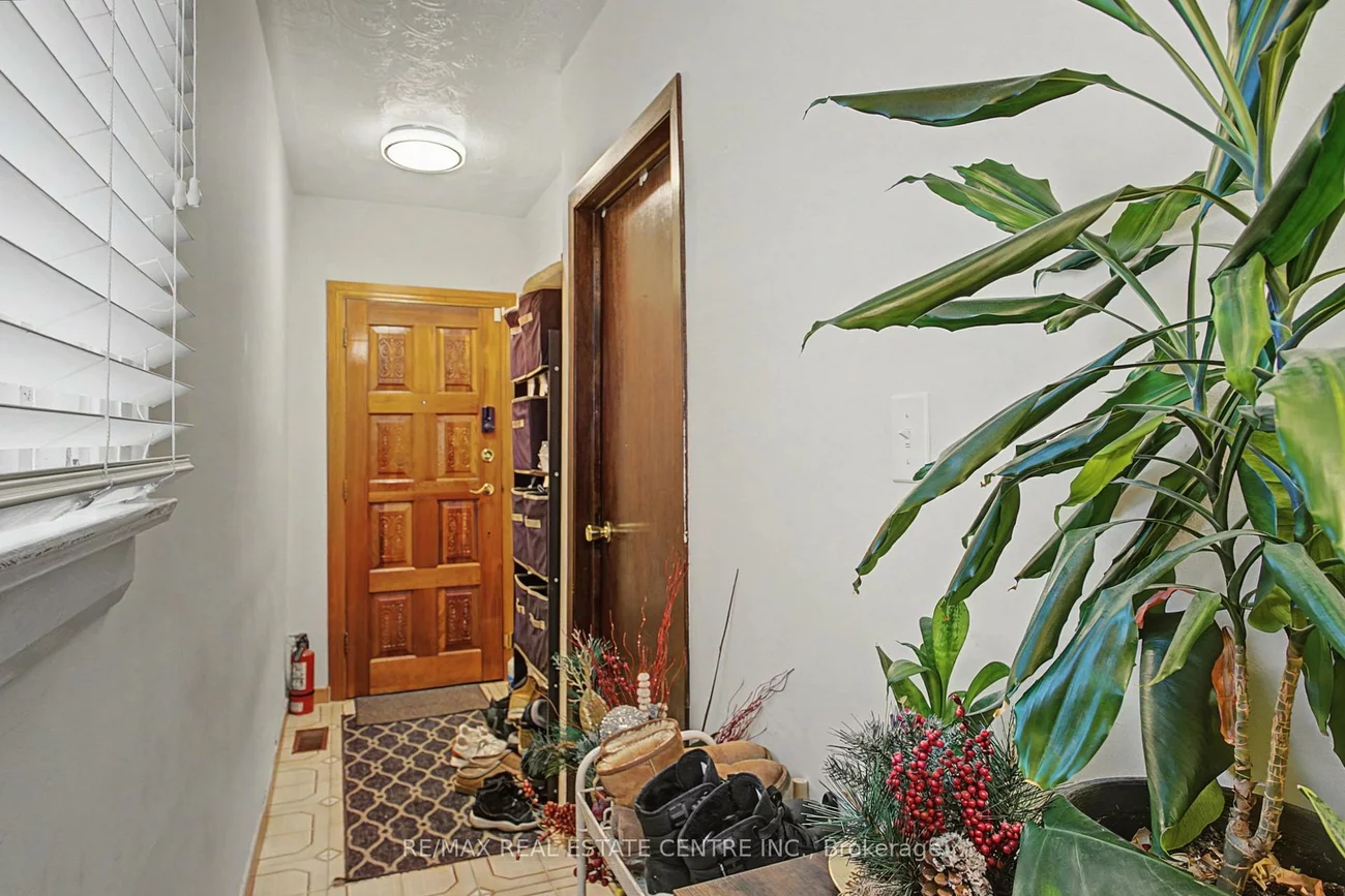 224, Livingstone, Briar Hill-Belgravia, Toronto