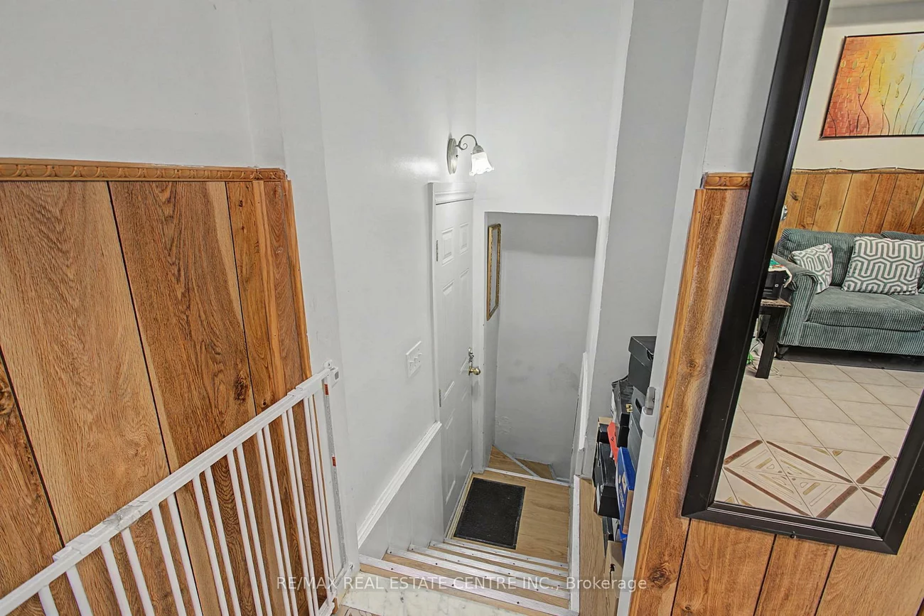 224, Livingstone, Briar Hill-Belgravia, Toronto