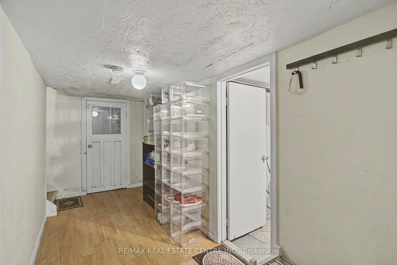 224, Livingstone, Briar Hill-Belgravia, Toronto