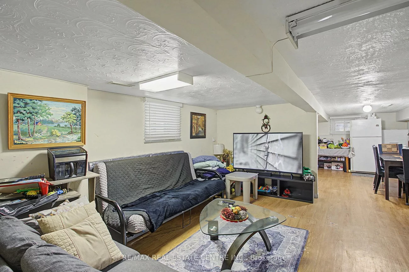 224, Livingstone, Briar Hill-Belgravia, Toronto