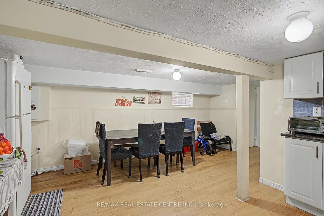 224, Livingstone, Briar Hill-Belgravia, Toronto