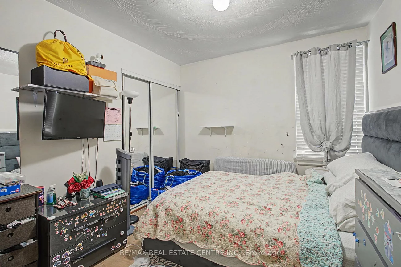 224, Livingstone, Briar Hill-Belgravia, Toronto