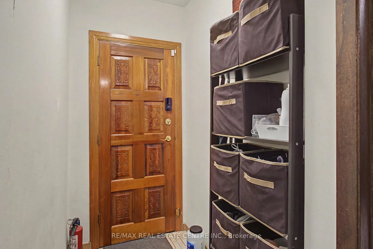 224, Livingstone, Briar Hill-Belgravia, Toronto