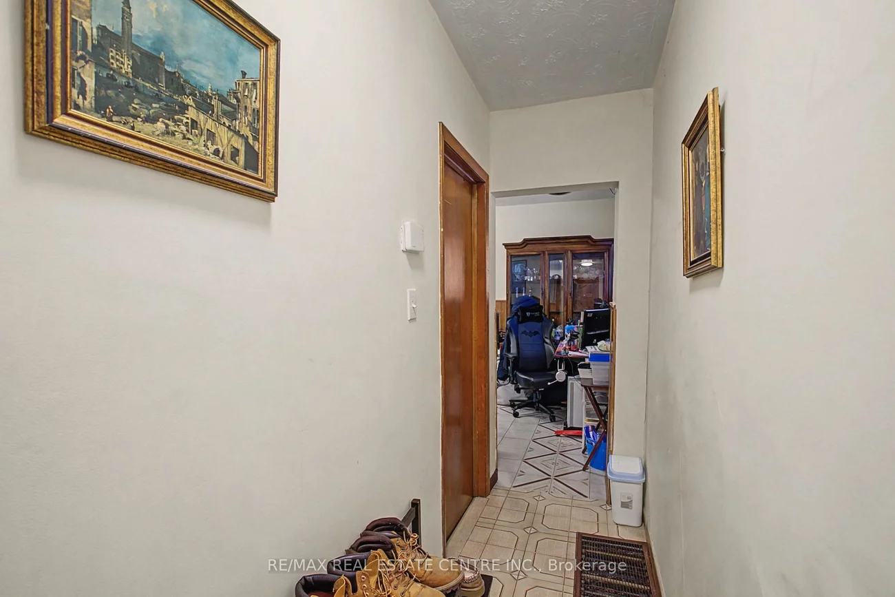 224, Livingstone, Briar Hill-Belgravia, Toronto