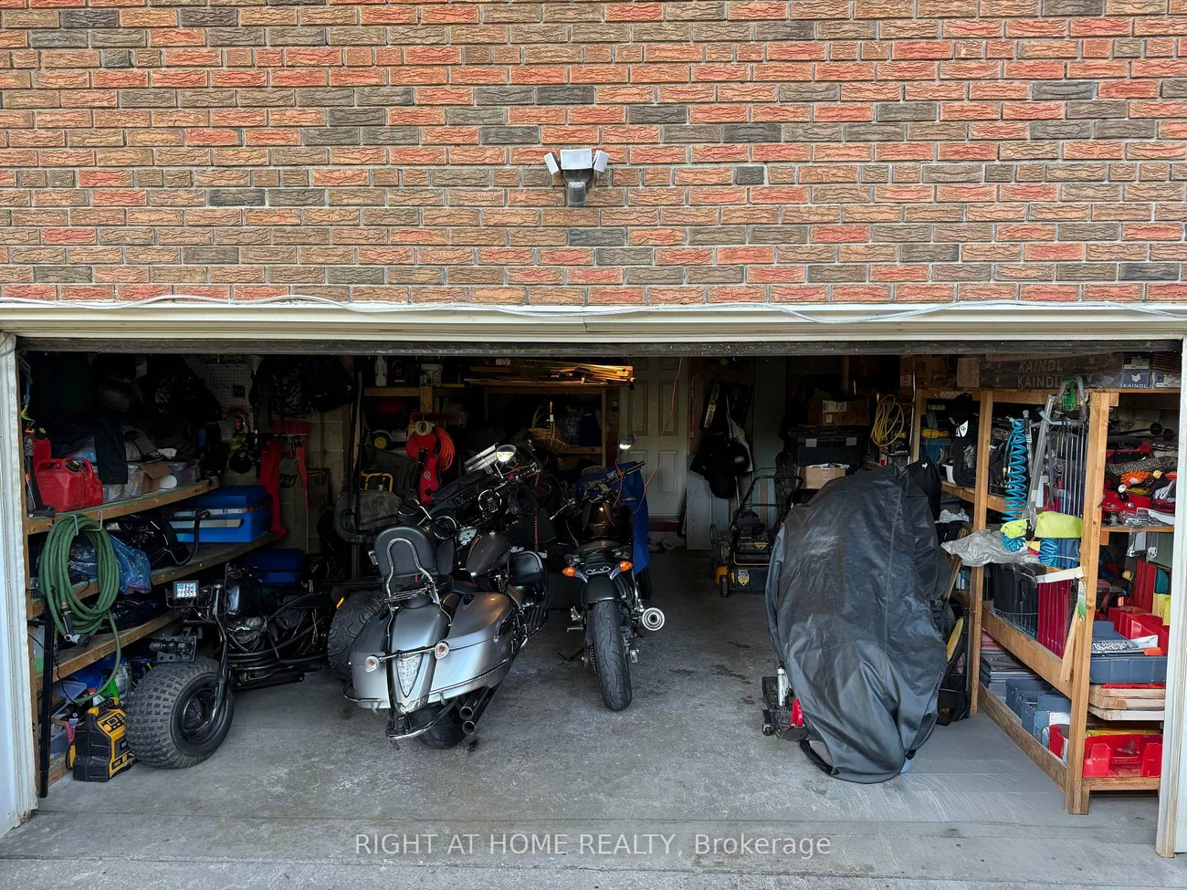 258, La Rose, Willowridge-Martingrove-Richview, Toronto