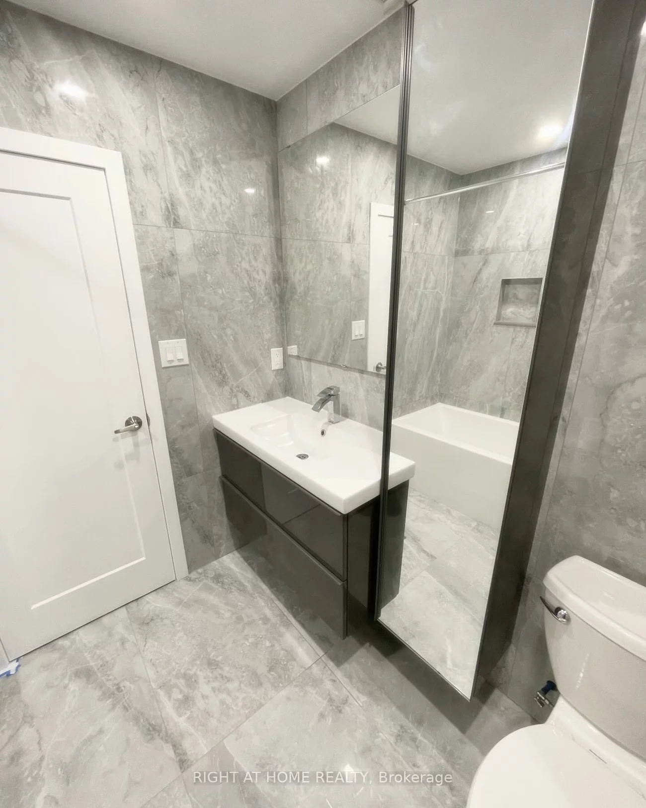 258, La Rose, Willowridge-Martingrove-Richview, Toronto