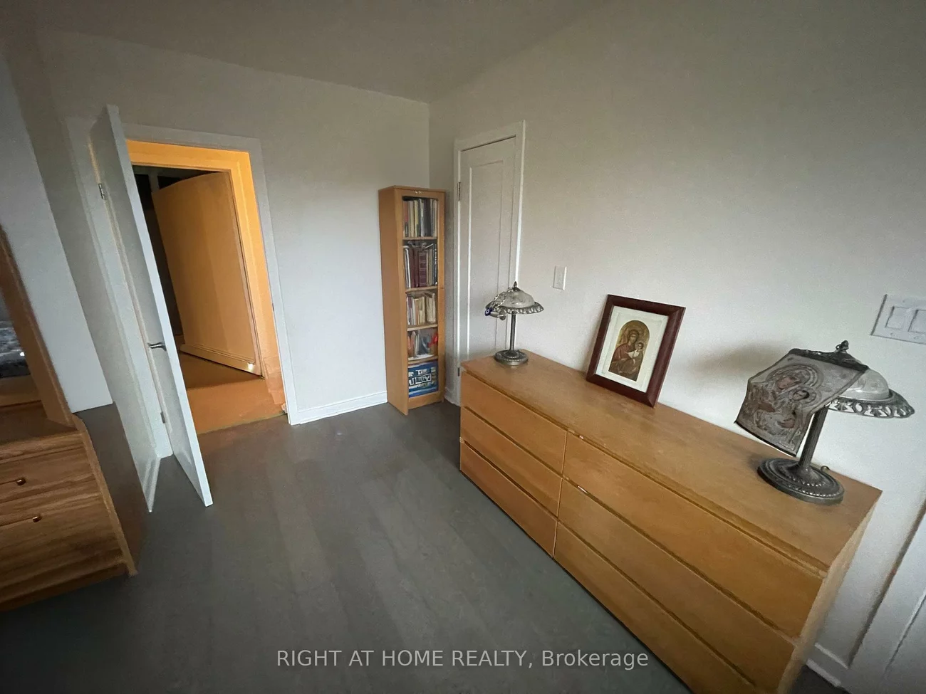 258, La Rose, Willowridge-Martingrove-Richview, Toronto