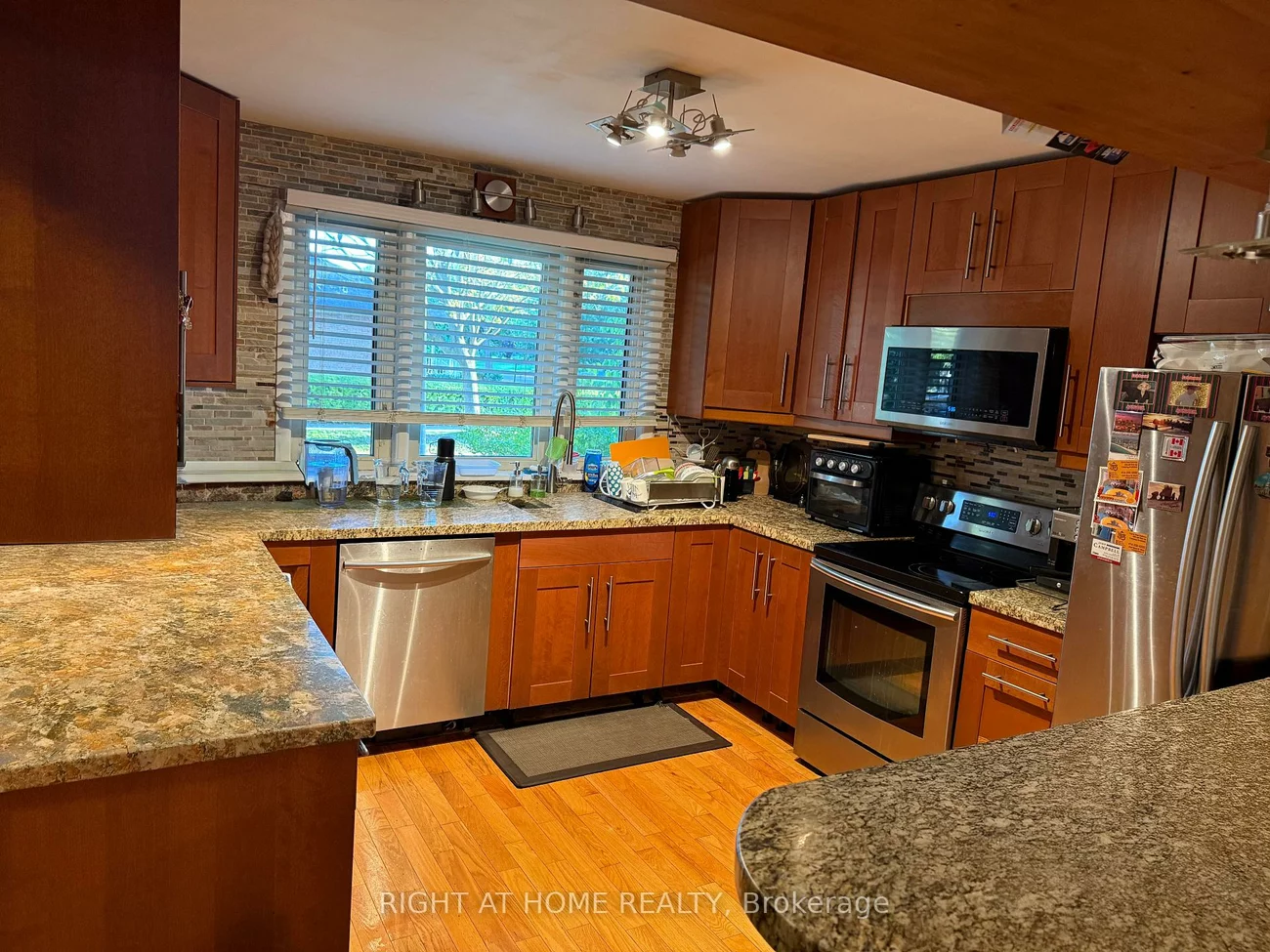 258, La Rose, Willowridge-Martingrove-Richview, Toronto