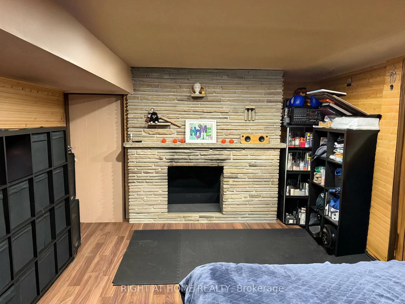 258, La Rose, Willowridge-Martingrove-Richview, Toronto