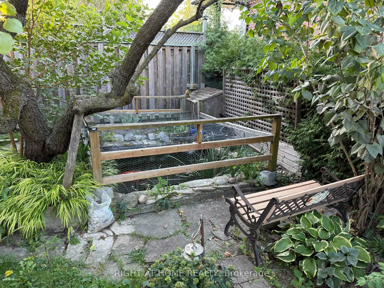 258, La Rose, Willowridge-Martingrove-Richview, Toronto